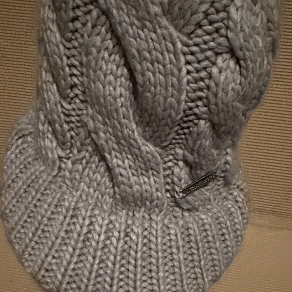 Michael Kors logo cable knit cap with peak brim
